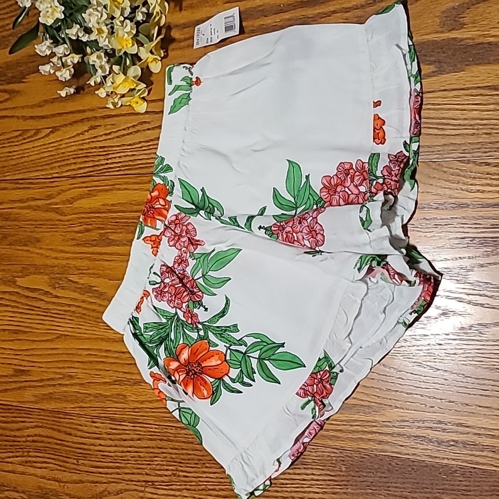 NWT Thread Story Floral Shorts